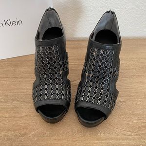 Calvin Klein • Heels • Size 6